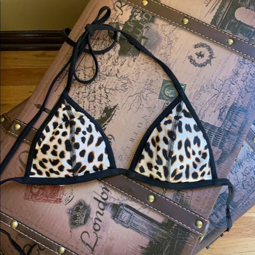VS pink cheetah print bikini top!